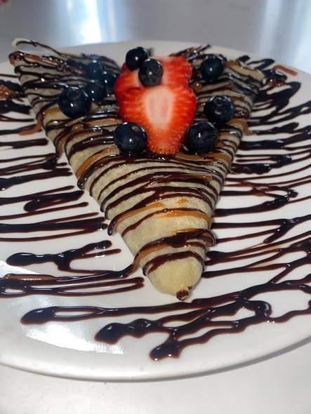 Crêpe chocolat fraises bleuets