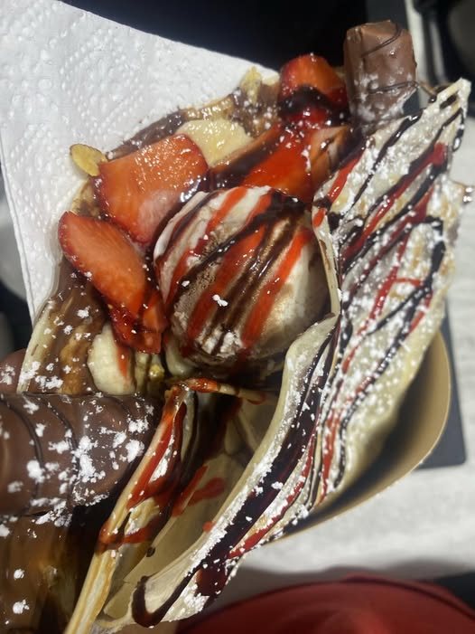 Crêpe à la glace vanille et fraises